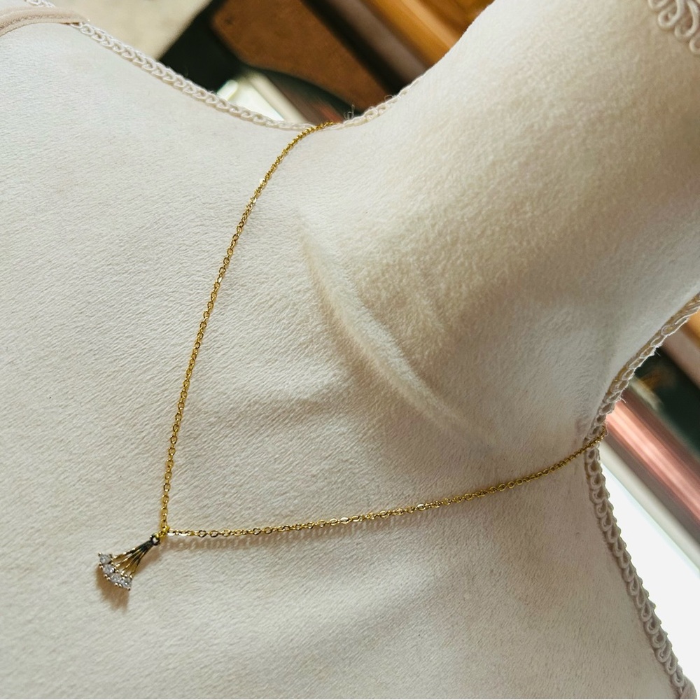 Handcrafted vintage fan design clear rhinestone pendant on chain necklace
